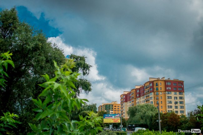 За мить до зливи: світлини дощового неба над Луцьком. ФОТО