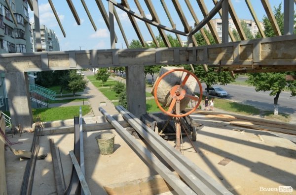 Лучани бояться, що їхні будинки зруйнує будівництво по-сусідству. ФОТО