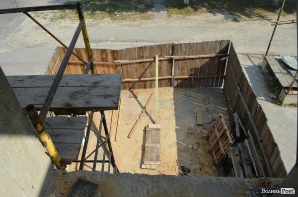 Лучани бояться, що їхні будинки зруйнує будівництво по-сусідству. ФОТО