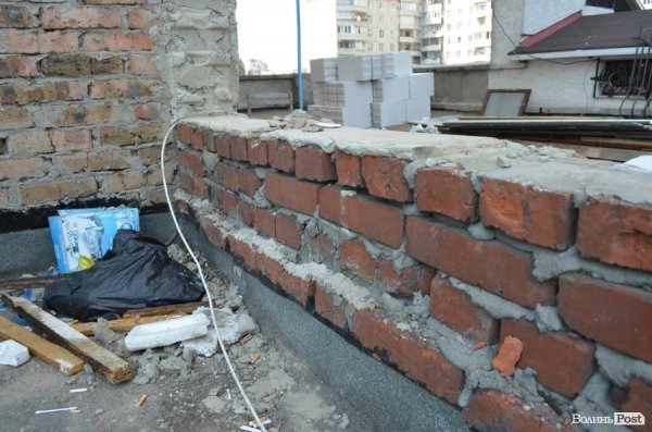 Лучани бояться, що їхні будинки зруйнує будівництво по-сусідству. ФОТО