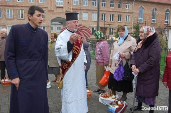 У Луцьку почали освячувати паску. ФОТО