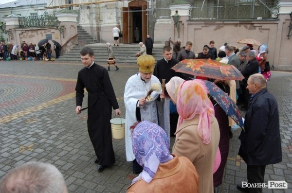 У Луцьку почали освячувати паску. ФОТО
