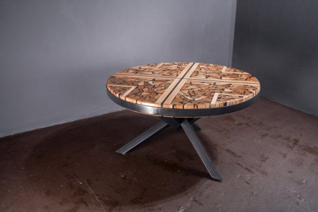 У Луцьку вперше відбудеться виставка-продаж унікальних столів та крісел. ФОТО*