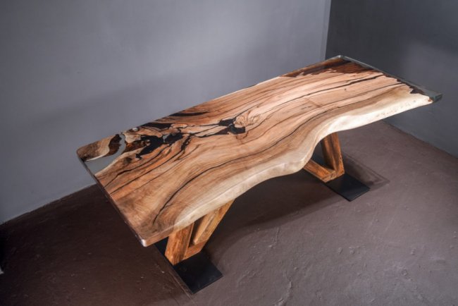 У Луцьку вперше відбудеться виставка-продаж унікальних столів та крісел. ФОТО*