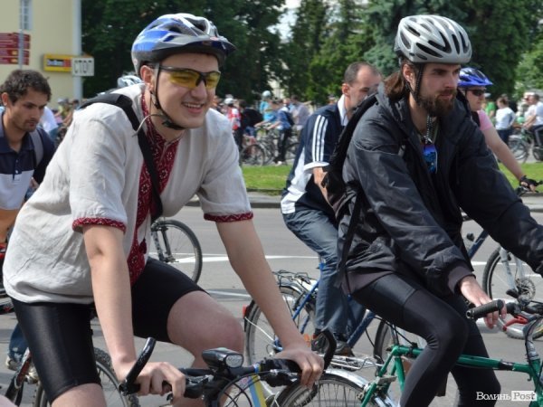 Велодень у Луцьку зібрав більше тисячі людей. ФОТО 