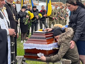 Рано втратив батьків: на Волині попрощалися із загиблим 36-річним Героєм Романом Абрамчуком