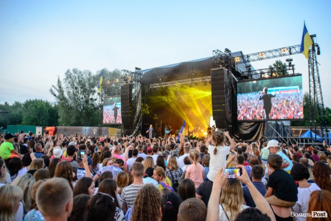 Казали «гречка», але підспівували: як у Луцьку минув безкоштовний концерт «Океану Ельзи». ФОТО 