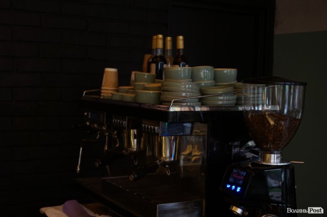 У Луцьку відкрилася кав'ярня, де можна поспостерігати за процесом випікання хліба. ФОТО