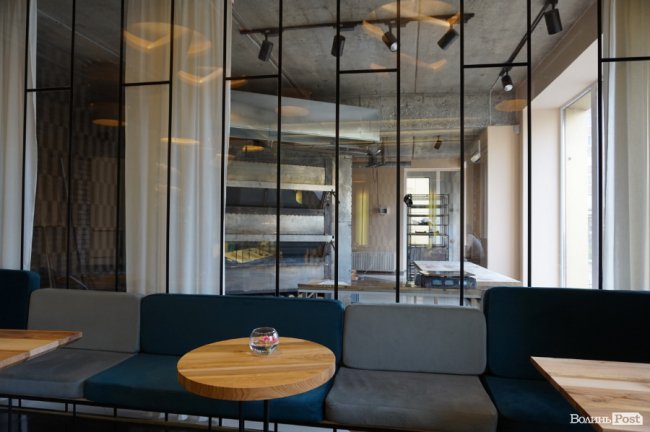 У Луцьку відкрилася кав'ярня, де можна поспостерігати за процесом випікання хліба. ФОТО