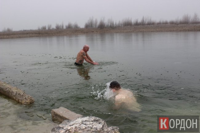 У селі Любомльського району вперше організували водохресні купання.  ФОТО