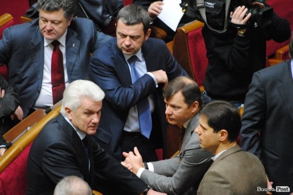 Як волинські депутати у парламенті б’ють байдики. ФОТО