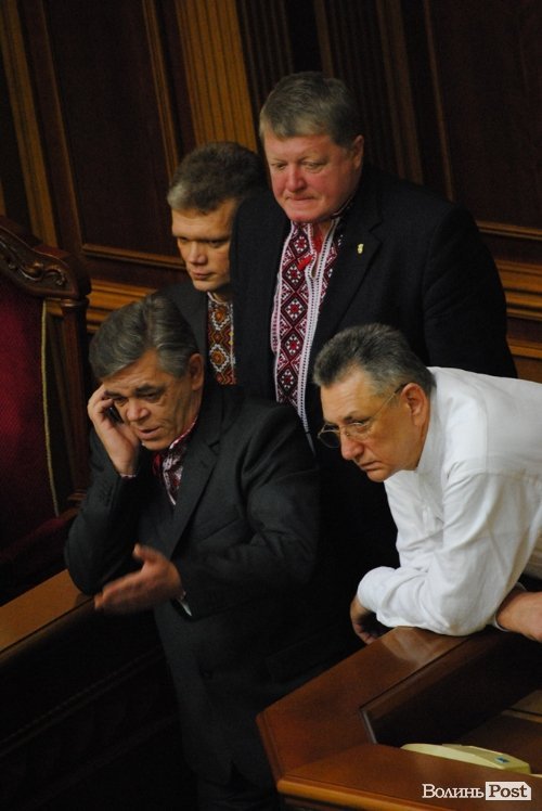 Як волинські депутати у парламенті б’ють байдики. ФОТО