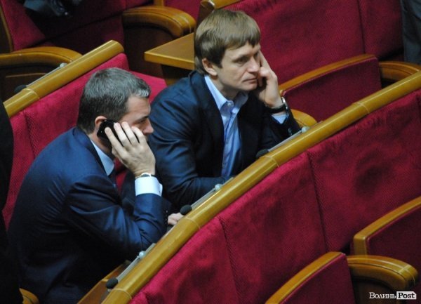 Як волинські депутати у парламенті б’ють байдики. ФОТО