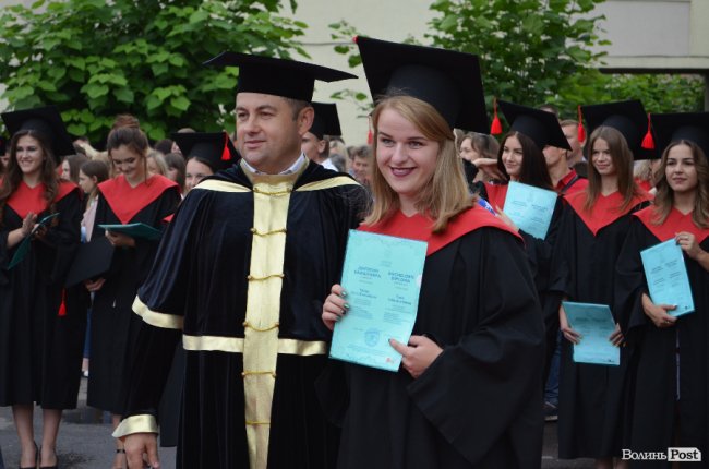 У луцькому політесі «відгуділи» випускний. ФОТО