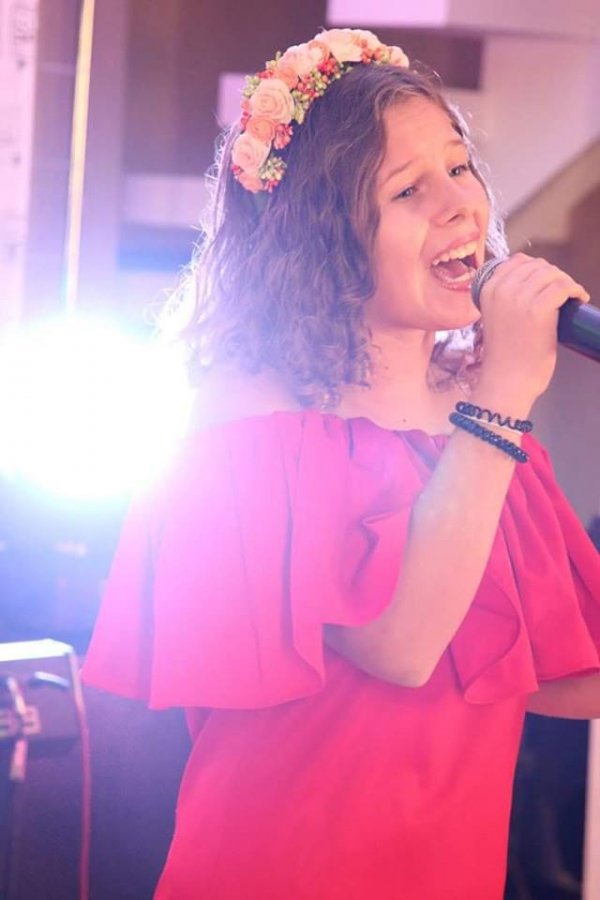 Донька Героя з Волині навчається вокалу у Пономарьова. ФОТО