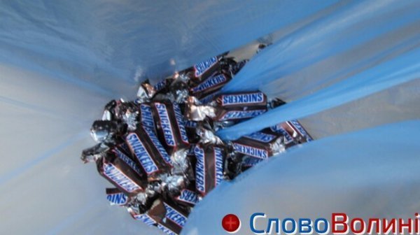 У Луцьку міняли цигарки на цукерки. ФОТО