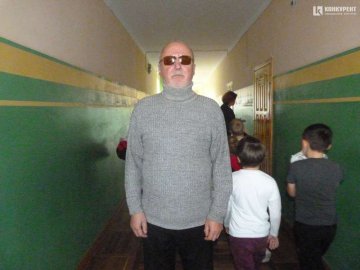 Незрячий вчитель із Луцька розказав, як завадити дітям списувати