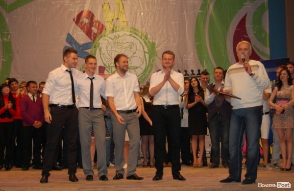 У Луцьку на КВНі із заступника луцького мера «зняли» джинси. ФОТО