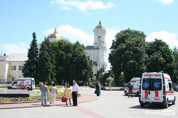 Луцьким медикам передали 5 нових карет швидкої. ФОТО