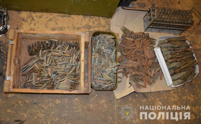 Рушниці, пістолети, набої: на Волині поліцейські знищили зброю. ФОТО