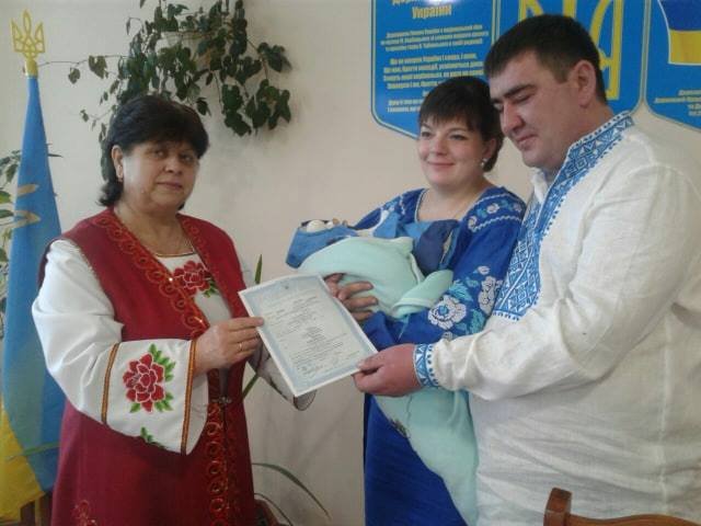 Пара волинян офіційно зареєструвала кохання і дитину водночас