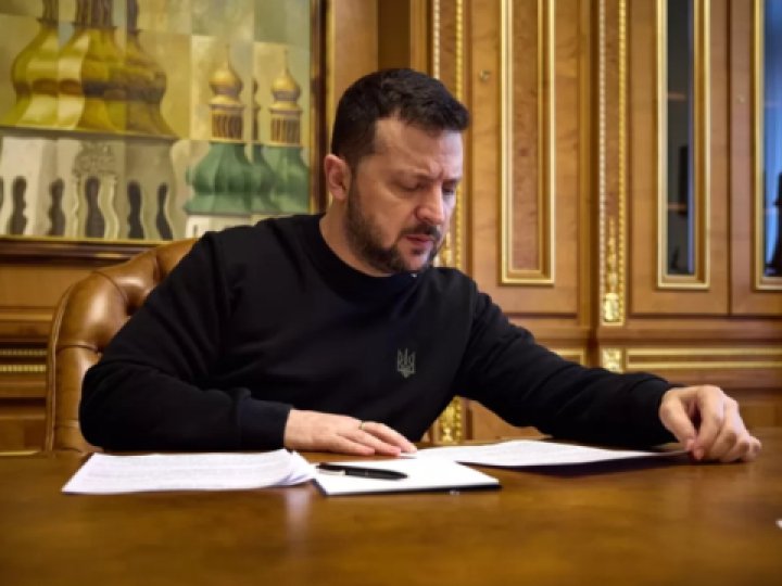 Зеленський підписав укази про продовження воєнного стану і загальної мобілізації