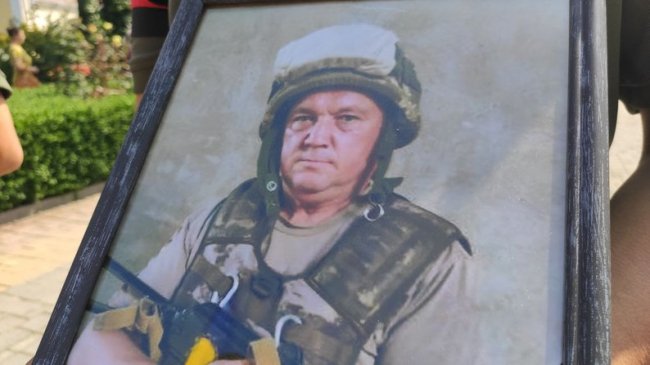 Стримати сліз не міг ніхто: Луцьк попрощався одразу із двома загиблими на війні Героями