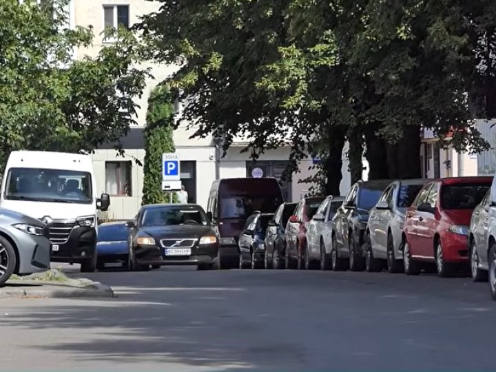 У Луцьку обговорюють можливість платної парковки в центрі міста. ВІДЕО