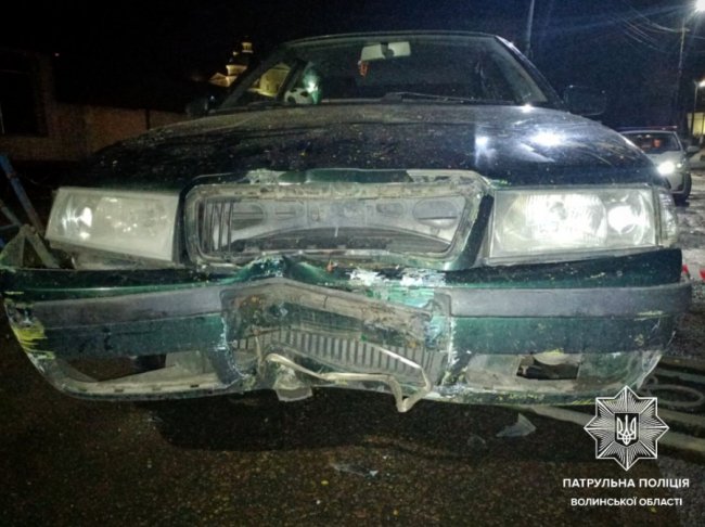 У Луцьку п'яний 62-річний водій зніс дорожню огорожу. ФОТО