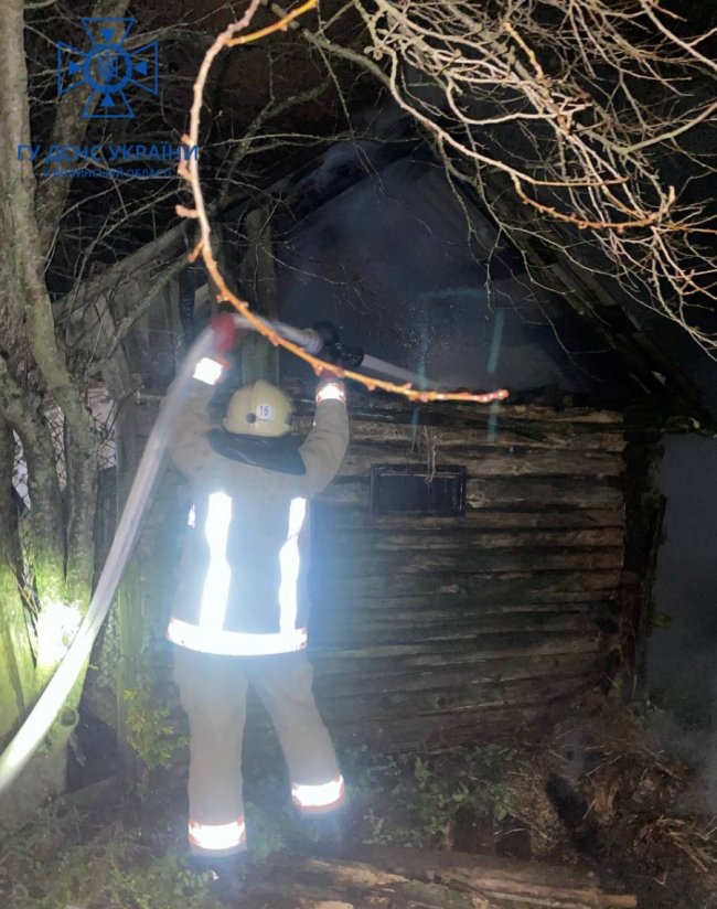 На Волині горів будинок: власниця отримала опіки