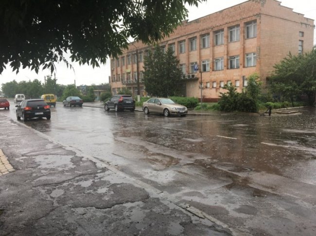 На Волині злива підтопила райцентр. ФОТО