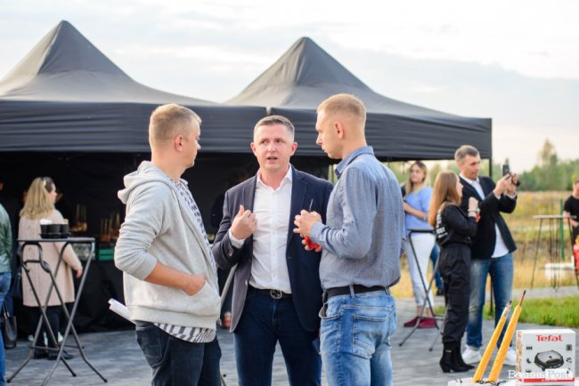 Лаундж-зона, розваги і подарунки: «Інвестор» влаштував грандіозне знайомство сусідам на «Юпітері». ФОТО*