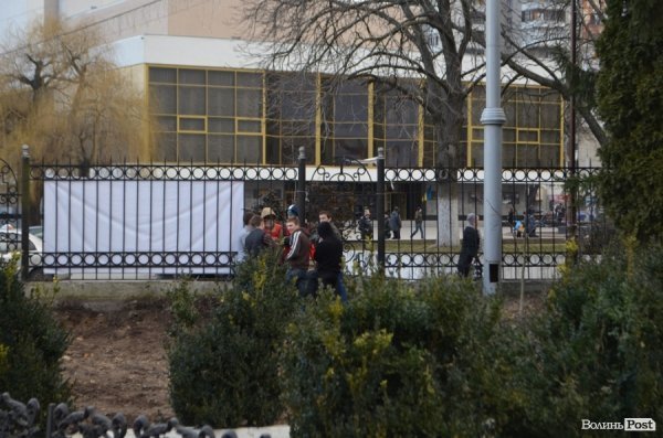 Земля, гроші, скандал: що робив екскаватор біля луцького собору. ФОТО