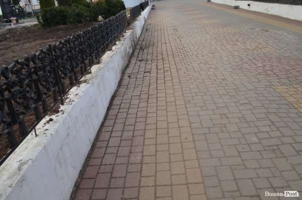 Земля, гроші, скандал: що робив екскаватор біля луцького собору. ФОТО