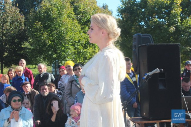 На Волині відбувся показ весільних суконь різних епох. ФОТО