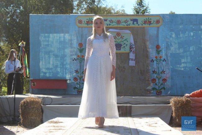 На Волині відбувся показ весільних суконь різних епох. ФОТО