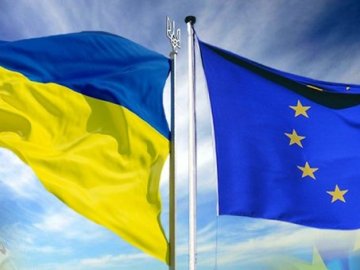 Макрон заявив, що вступ України в ЄС може тривати кілька десятиліть