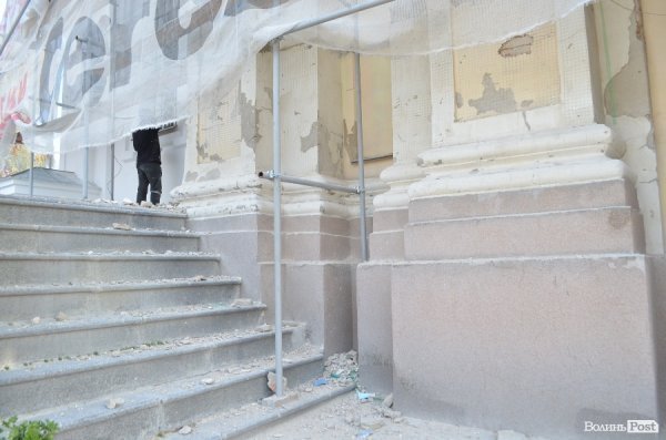 У центрі Луцька ремонтують собор. ФОТО