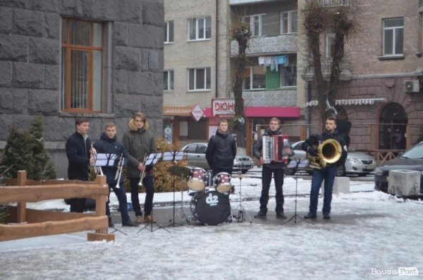 Луцькі студенти відкрили Різдвяний вертеп