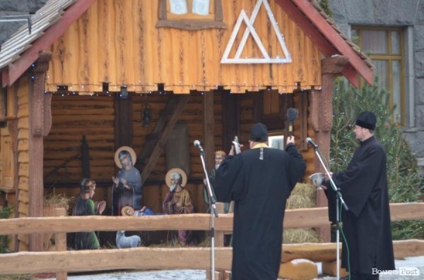 Луцькі студенти відкрили Різдвяний вертеп