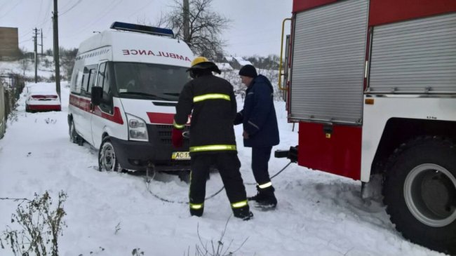 На Волині рятувальники витягли з кюветів 14 автівок. ФОТО
