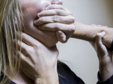 Судили волинянина, який під час бійки намагався задушити свою сестру