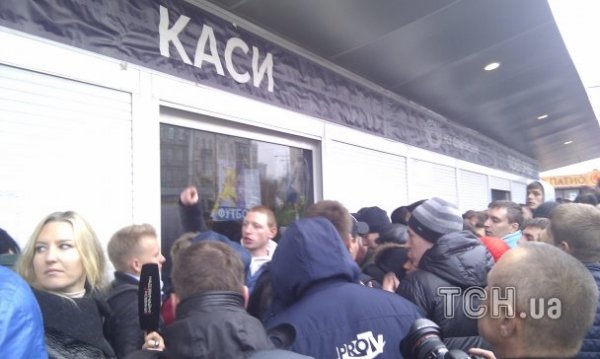 За квитками на матч з Францією – небачені черги. ФОТО