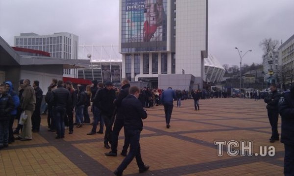 За квитками на матч з Францією – небачені черги. ФОТО