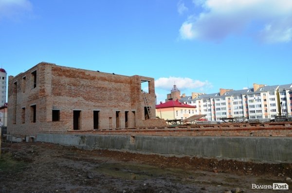 Як будують нову школу в Луцьку. ФОТО