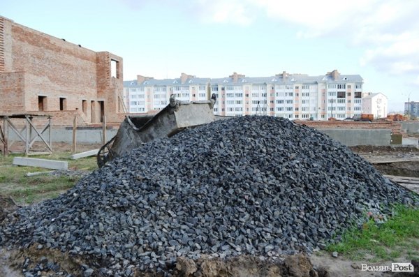 Як будують нову школу в Луцьку. ФОТО