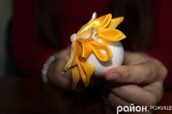 Волинська майстриня показала, як зробити новорічну іграшку власноруч 