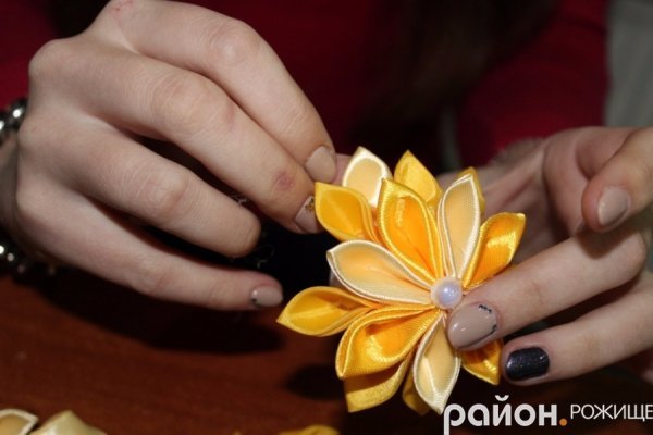 Волинська майстриня показала, як зробити новорічну іграшку власноруч 