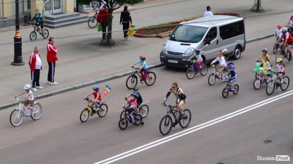 Велодень у Луцьку зібрав більше тисячі людей. ФОТО 