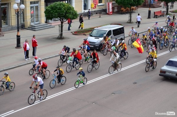 Велодень у Луцьку зібрав більше тисячі людей. ФОТО 